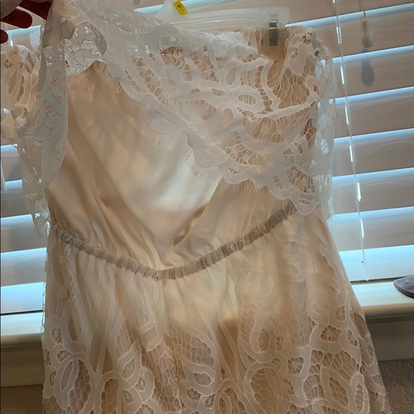 Tobi White Lace Romper size Small - Picture 3 of 5